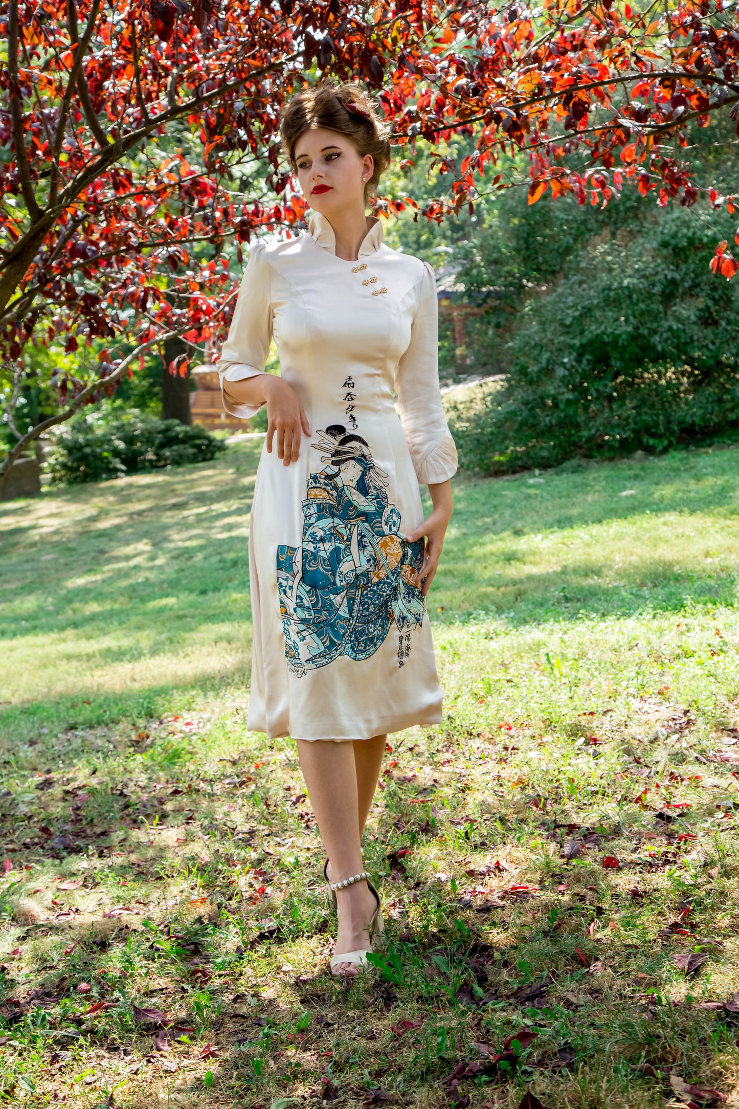Geisha behind the screen